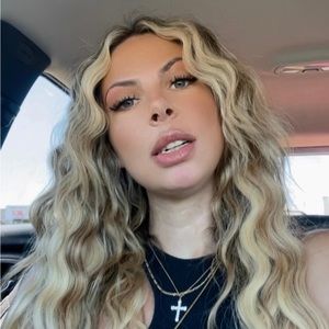 Meet your Posher, Christina